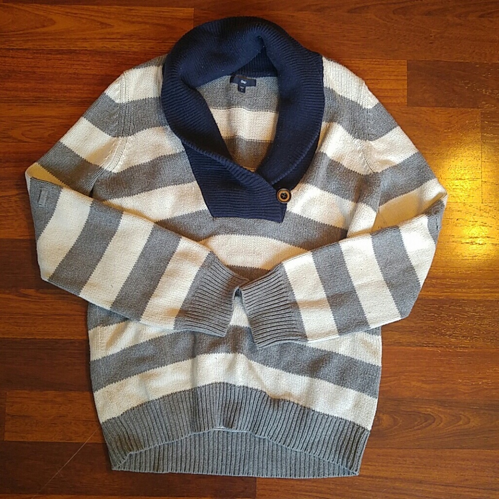 Great gap cowl neck sweater